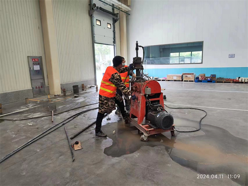 平泉厂房地面下沉塌陷注浆加固施工